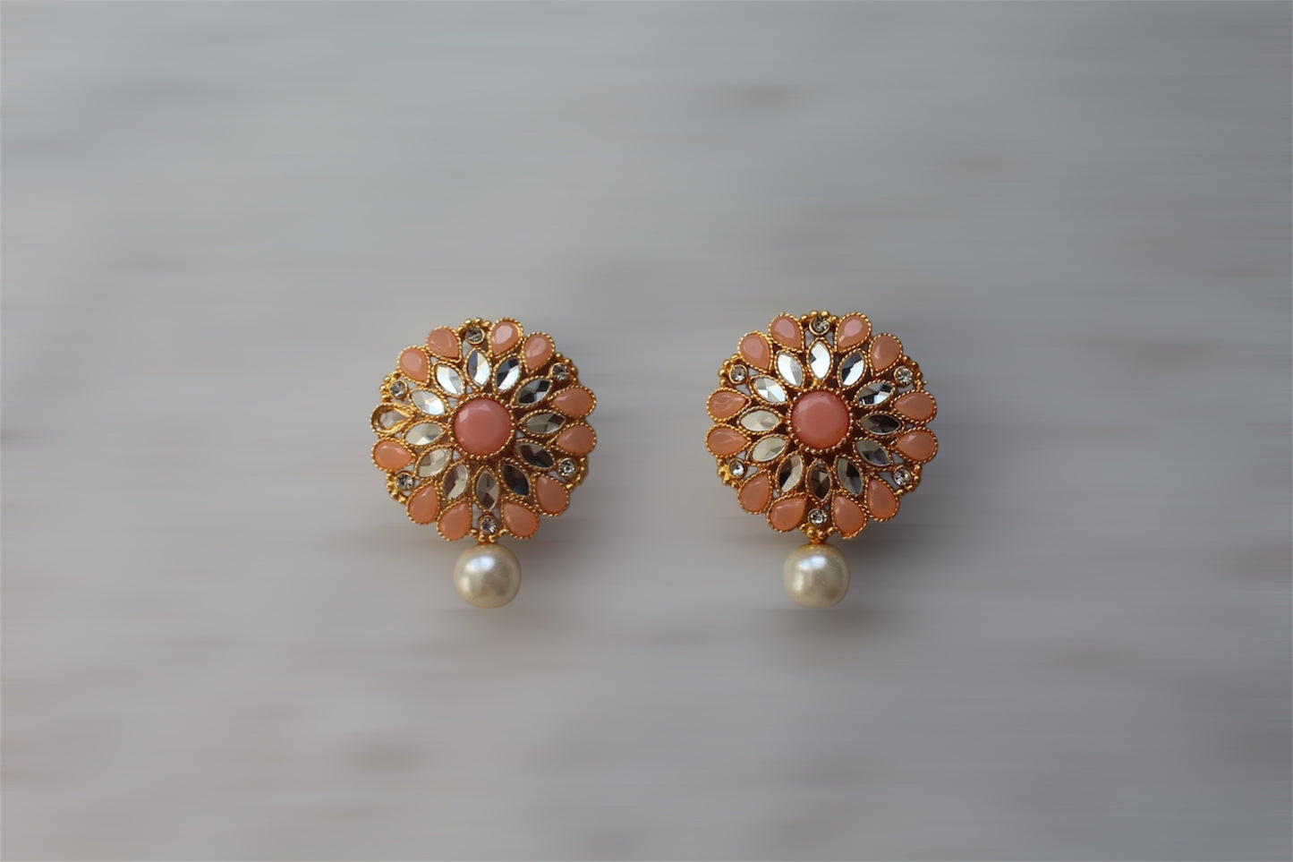 Tops with White Pearl - Earrings