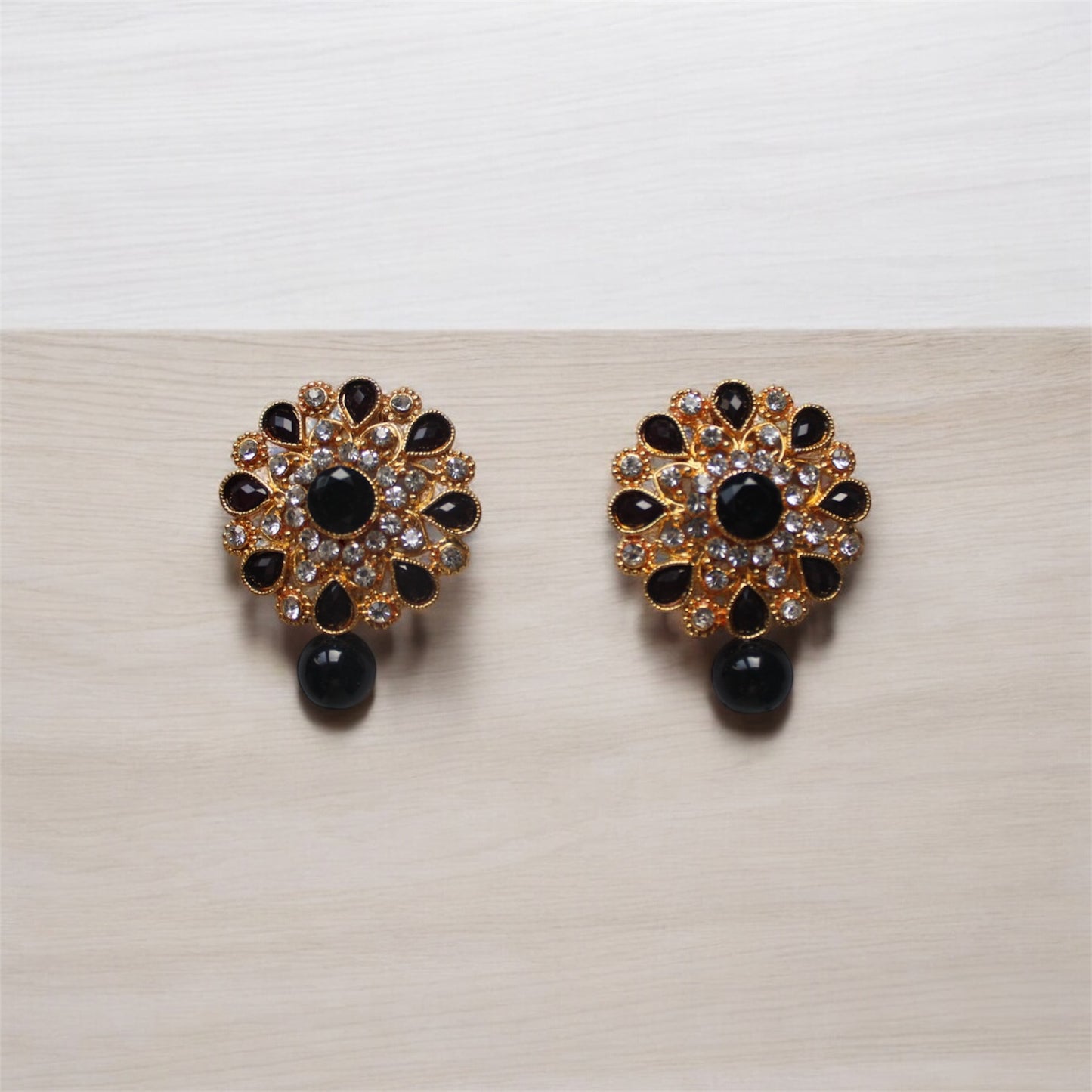 Studs with Black Pearl - Black