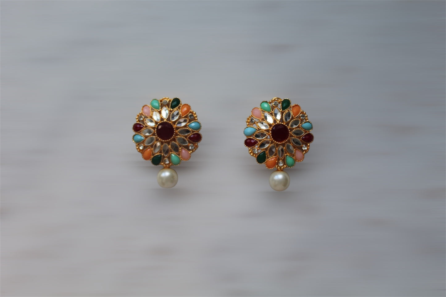 Tops with White Pearl - Earrings
