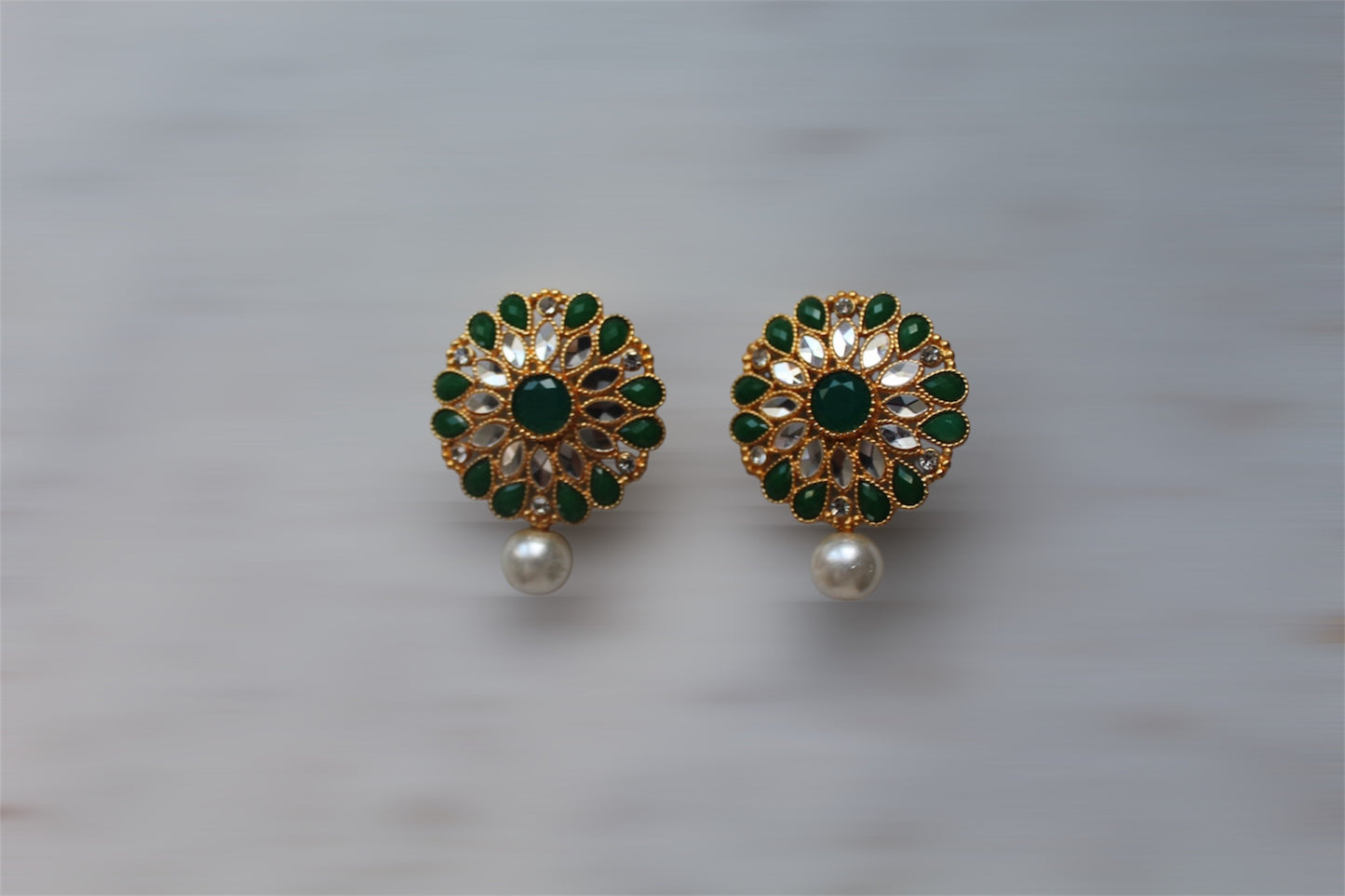 Tops with White Pearl - Earrings
