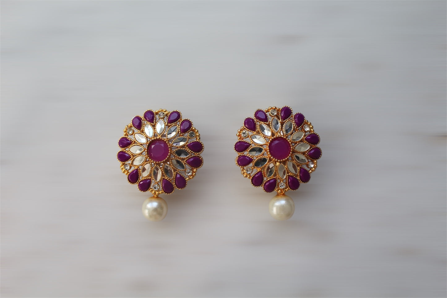 Tops with White Pearl - Earrings