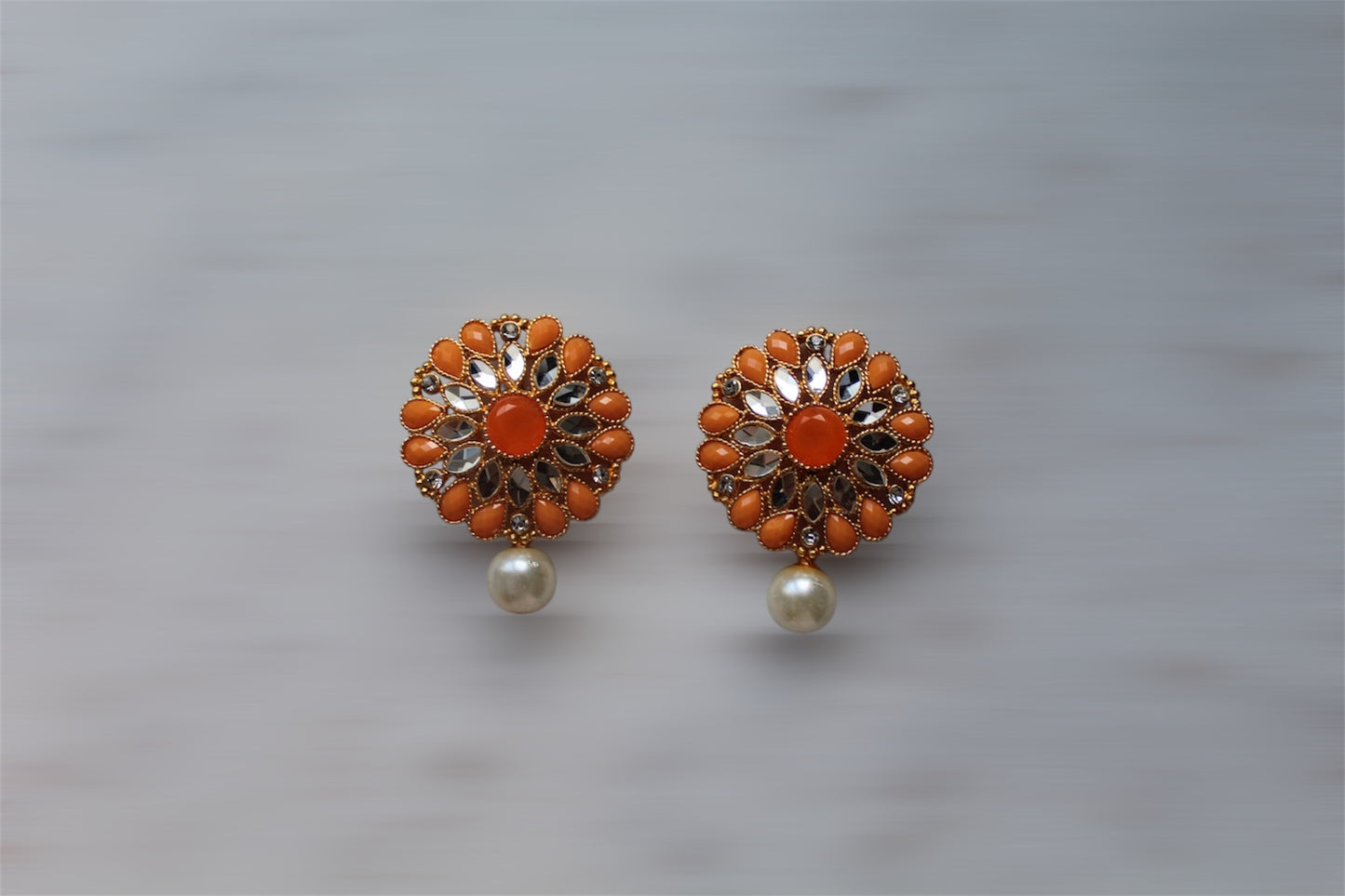 Tops with White Pearl - Earrings