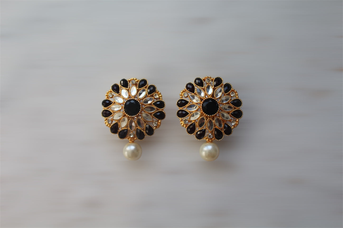 Tops with White Pearl - Earrings