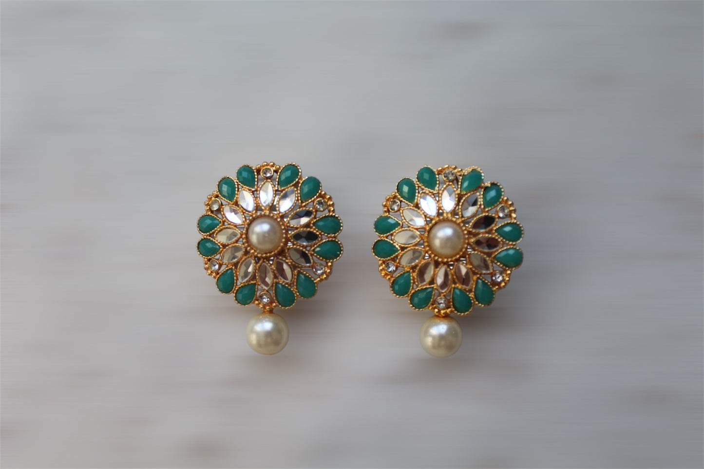 Tops with White Pearl - Earrings